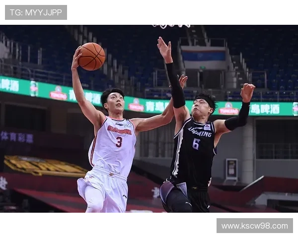 韦尔表现抢眼内线屏障助力球队场均145分145板展现统治力