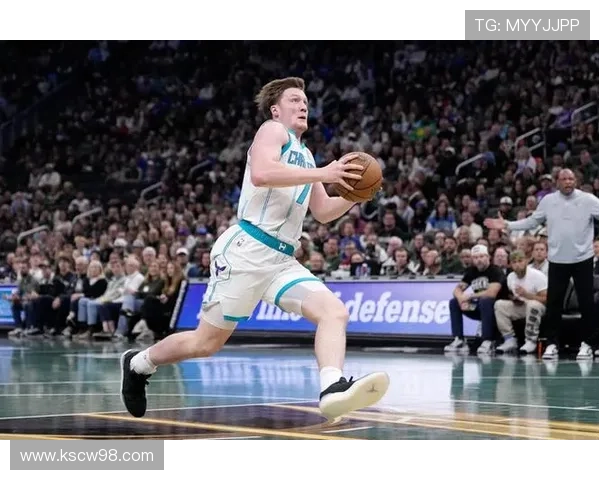 费尔斯上半场表现抢眼7号秀9投4中三分2中2贡献12分6板6助